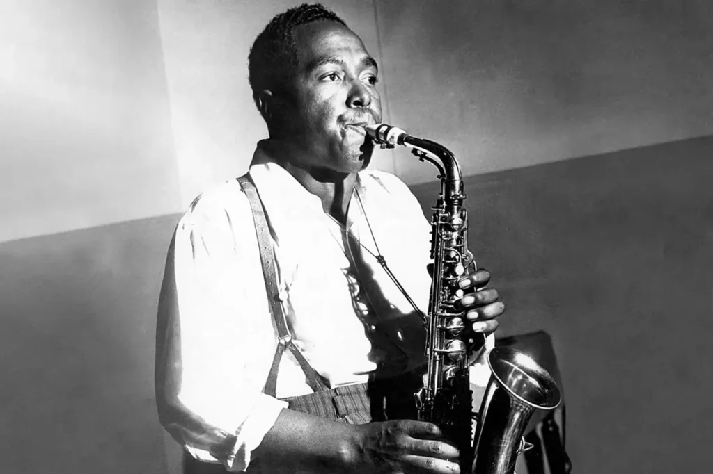 Charlie Parker, um dos melhores saxofonistas de jazz da história, lenda do saxofone, história do jazz.